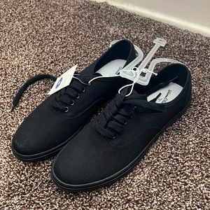 🆕 Universal Threads black shoes.